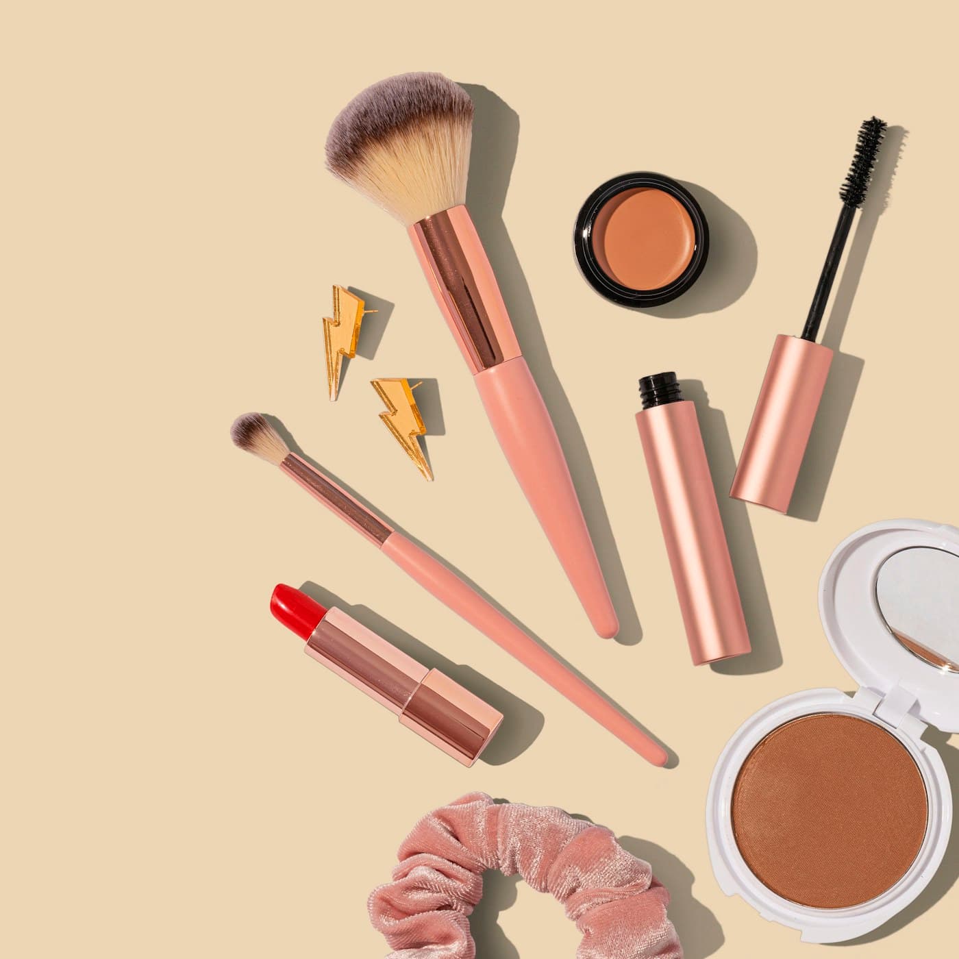 Lifestyle Mix · Beauty + Apparel D2C — frame 2